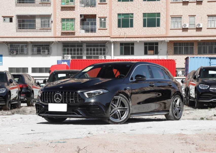 传统大厂的性能车，奔驰AMG A45，属于入门的AMG车型