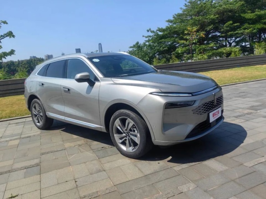 魏牌新摩卡DHT-PHEV，比理想L7还有料