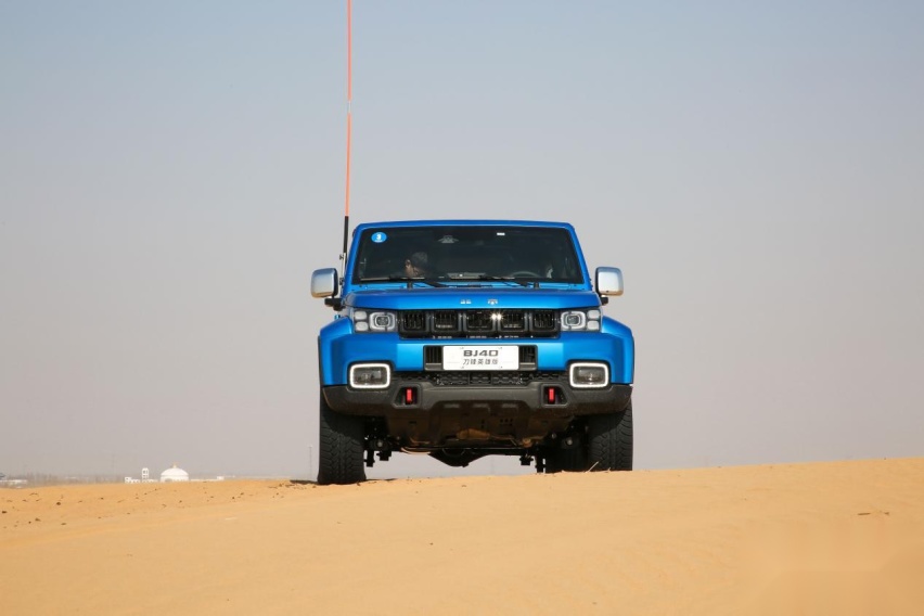 BJ40刀锋英雄版正式上市，售价16.99-20.49万元