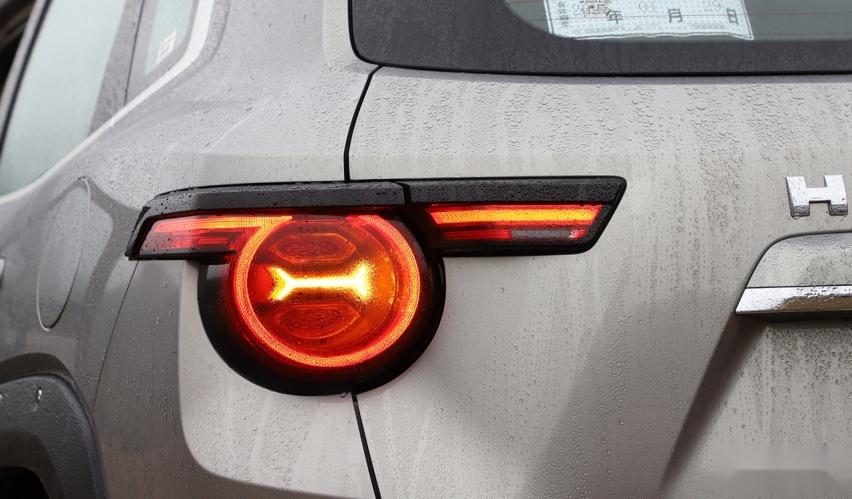 这辆“轻越野SUV”真带电，哈弗二代大狗真的做到了全面提升？