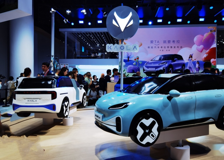 为什么说极狐汽车考拉抢占了亲子赛道？材料、功能、安全三方面一次性说清