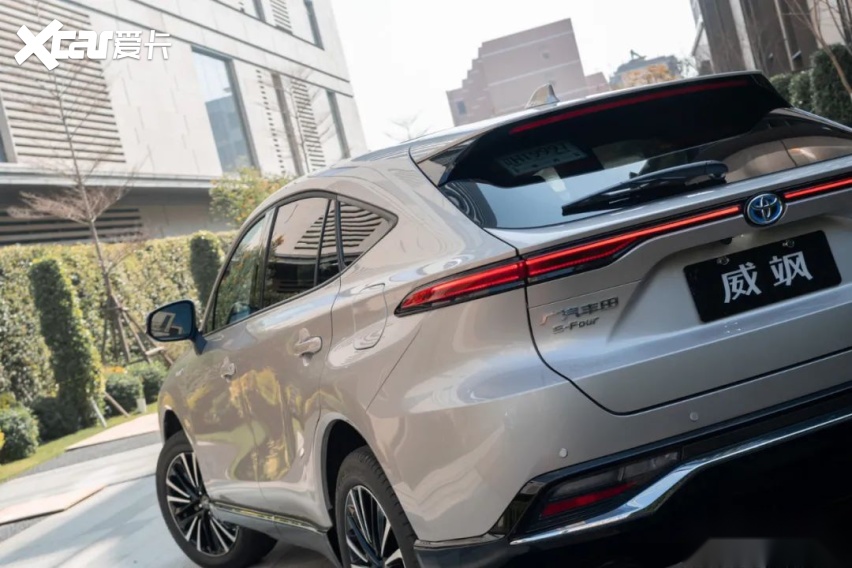 看上一辆丰田SUV 原来可以是因为气质