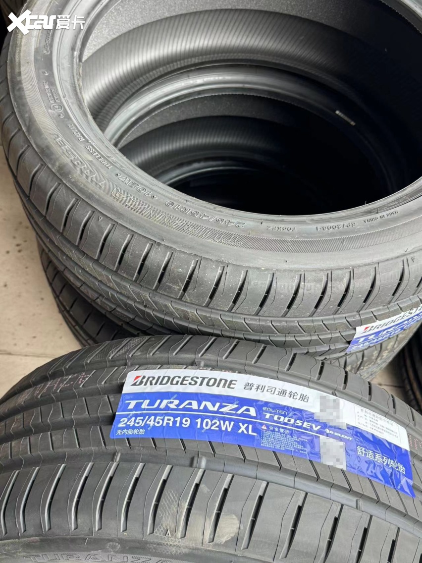 在轮胎店看到实物,这种大胎块的设计感觉是比较明确的节能取向.