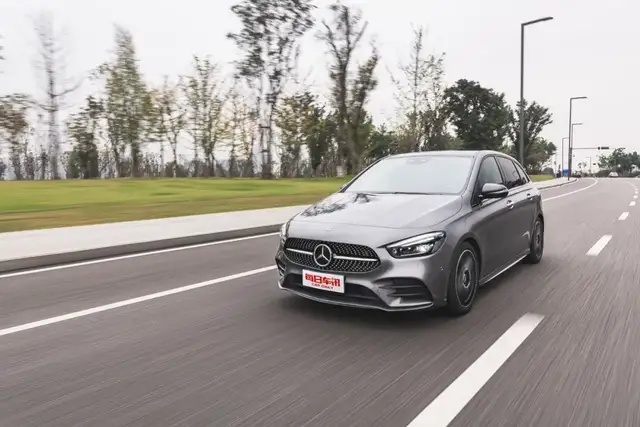 试驾奔驰B260：你眼中的「奶爸车」，其实是台「小钢炮」