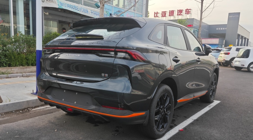 外观时尚运动，430km纯电续航，配置较为一般，风行雷霆值得买？