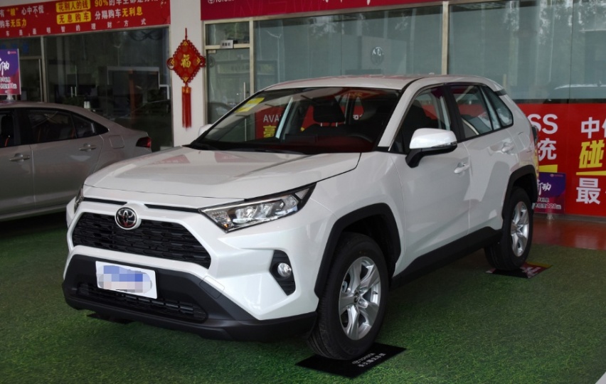 双拼色内饰更潮流，一汽丰田RAV4荣放设计十分高端
