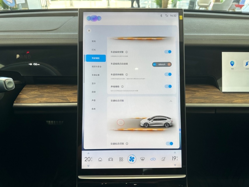 探店 | 价格下探品质依旧 静态体验哪吒S 520版
