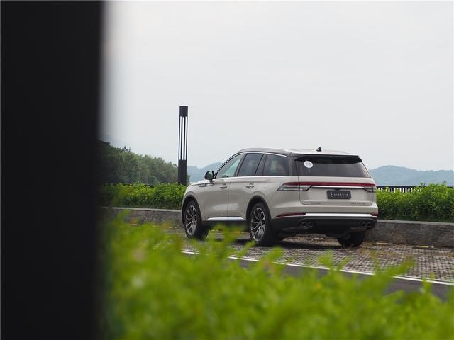 3.0T+10AT的动力表现有多香？试全新林肯飞行家｜试车
