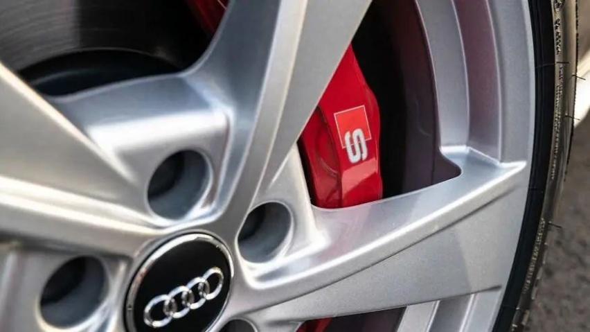 最快4.4秒破百！新款“性能轿车”奥迪S4让人一试难忘