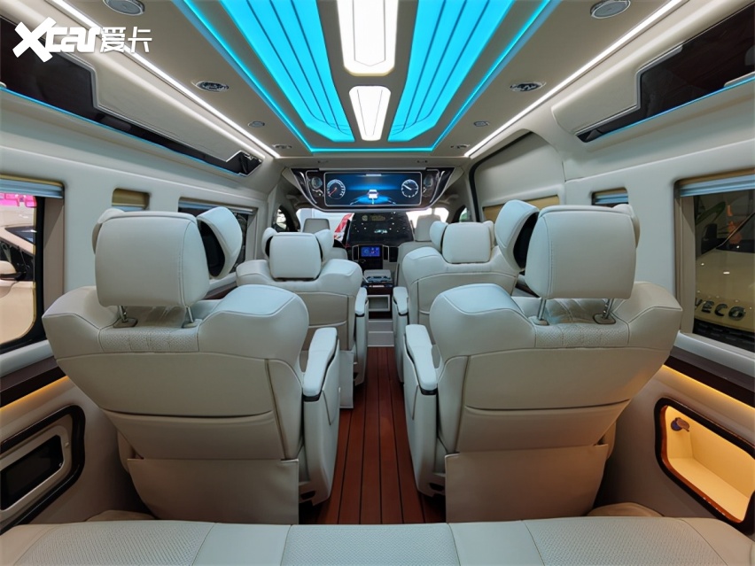 进口2022款丰田海狮改装豪华商务车,强劲动力超大尺寸