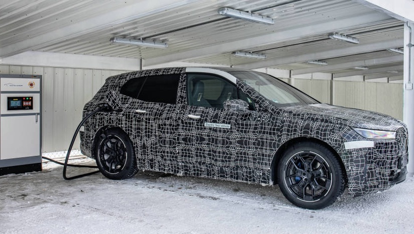 新车将会在年内正式发布 BMW iX原型车冬季测试谍照曝光