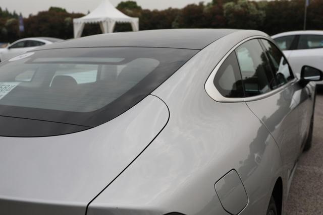 试驾｜4.3秒破百，智能轿跑小鹏P7单挑特斯拉Model S