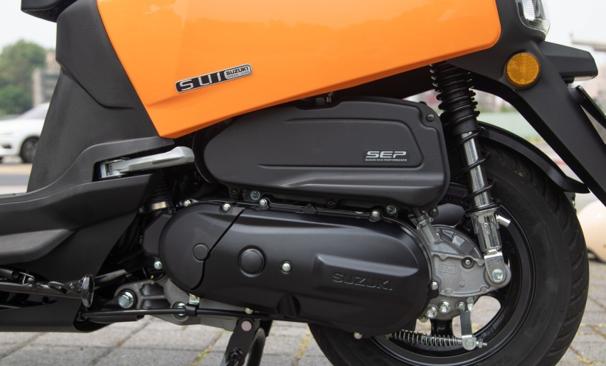 2023铃木SUI 125新车试驾：K-car风格踏板摩托车