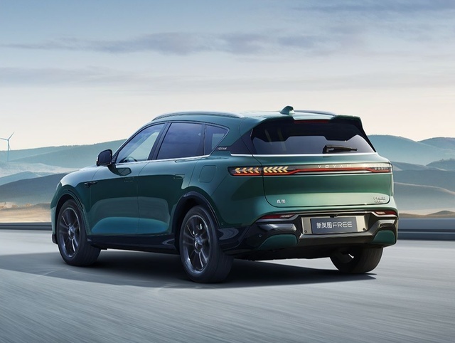 “智驾游大五座SUV”登场|新岚图FREE正式上市，售价26.69万元