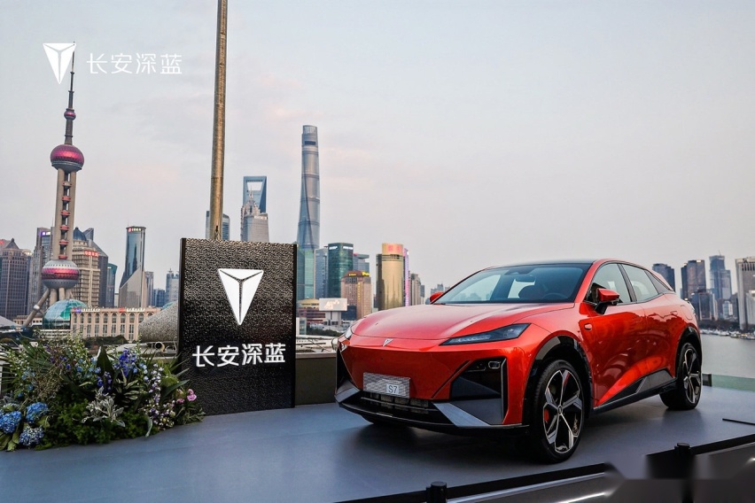 长安深蓝S7正式亮相，定位中型SUV