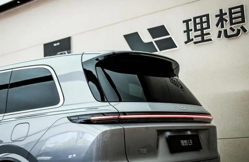 理想MEGA是好车，但是李想的狂傲该“敲打”