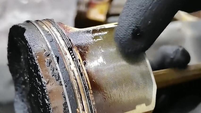 雷克萨斯发动机烧机油是什么原因导致的