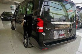 进口奔驰V250商务车，外型时尚灵动，内涵匠心重塑...