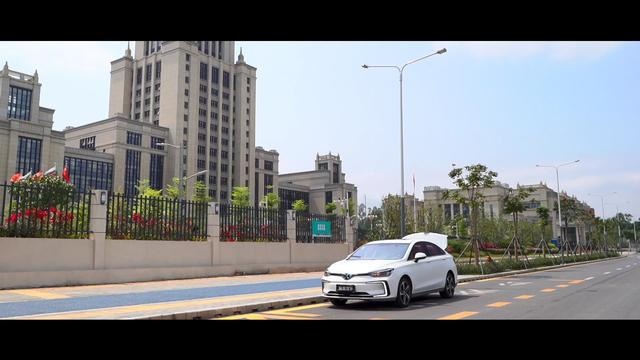 【暴走汽车】开着北汽新能源EU5，妹子自己“坐上来”！