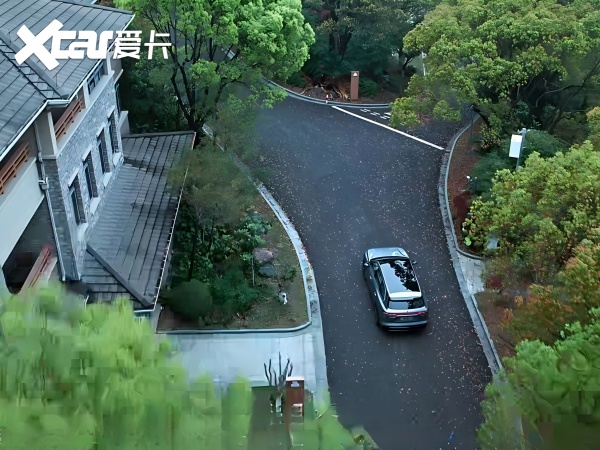 大六座不只是看空间！华境S动力底盘高速飞坡全场景体验