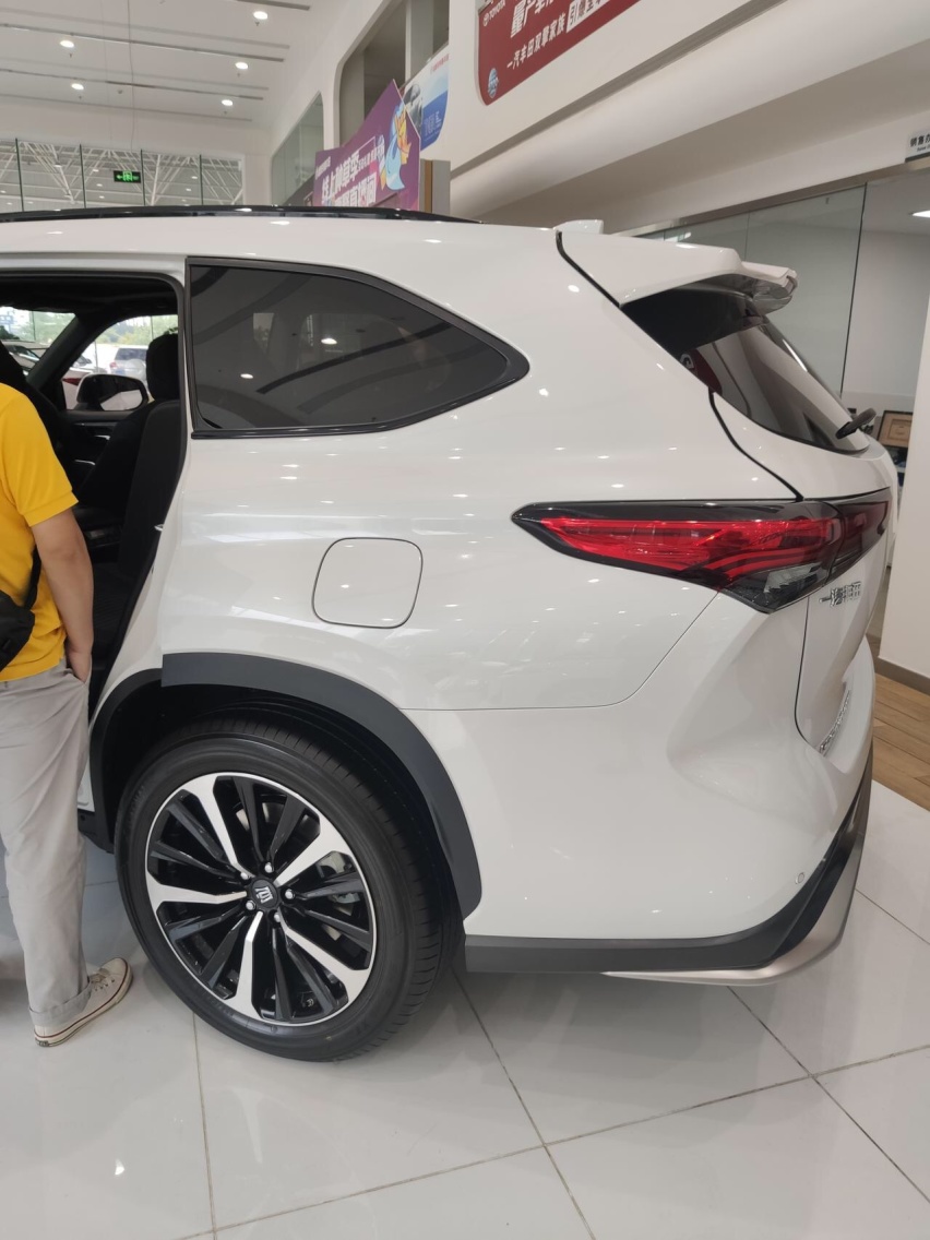皇冠陆放到店实拍，定位中型SUV，挑战汉兰达，8月上市预售28万起