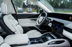 测试座椅舒适，林肯坐着也太得劲了！