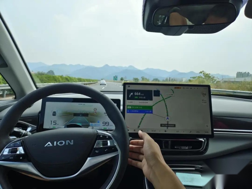 充电5分钟，高速行驶2小时？试驾广汽AION V Plus