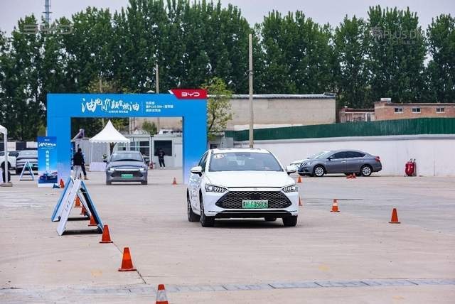 除了低油耗，试驾秦PLUS DM-i 冠军版后还有哪些杀手锏？