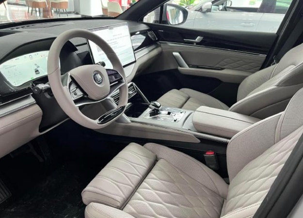 比亚迪“全新王牌”到店！云辇+第5代超级混动，大7座SUV，17万级