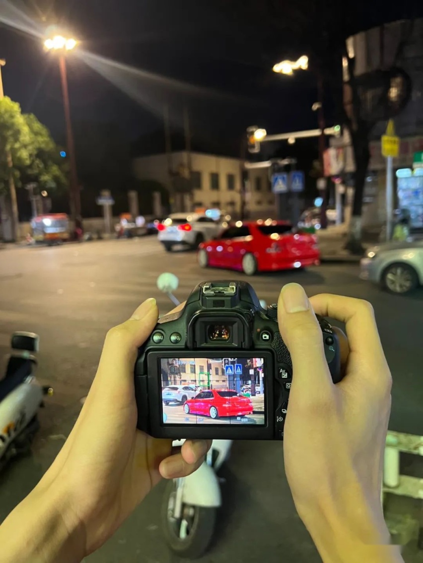走街范雷克萨斯IS200咬地鲨，果然JDM与底盘灯才是最搭的