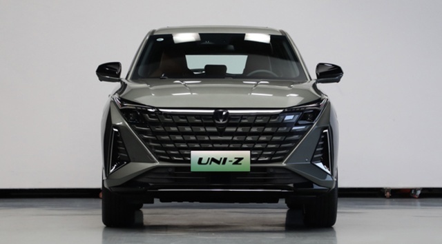 家族全新紧凑SUV！搭载全新混动系统，长安UNI-Z首发亮相！