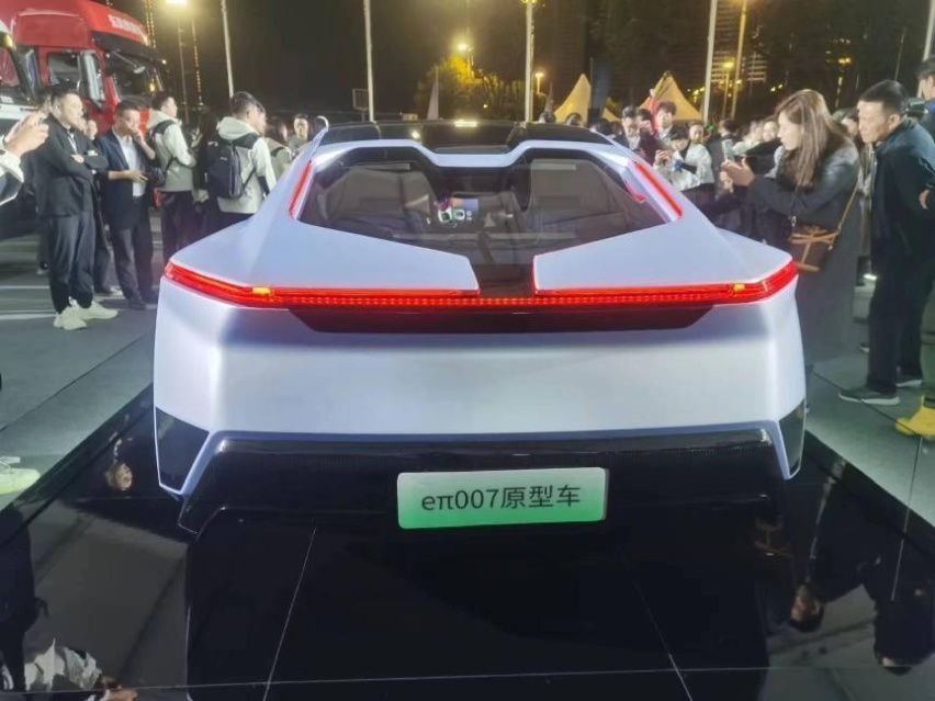 东风技术加持eπ007，剪刀门设计加翻转仪表是亮点，价格有待公布