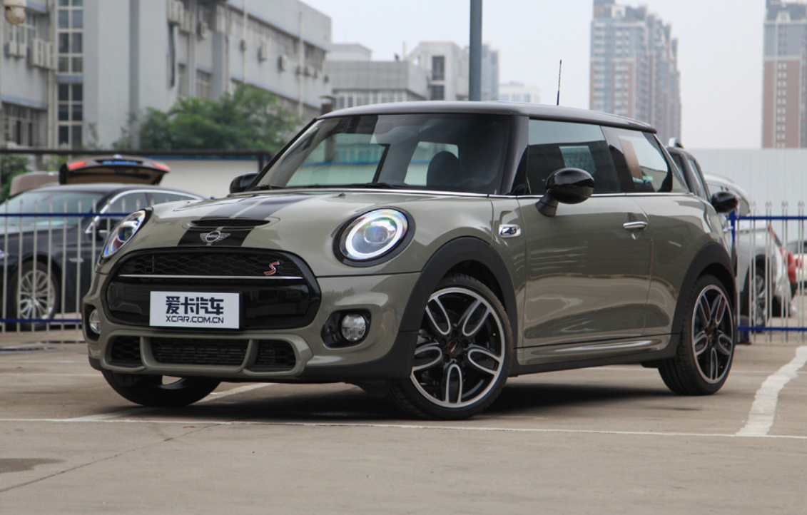 ����С�������� Ů���������܇