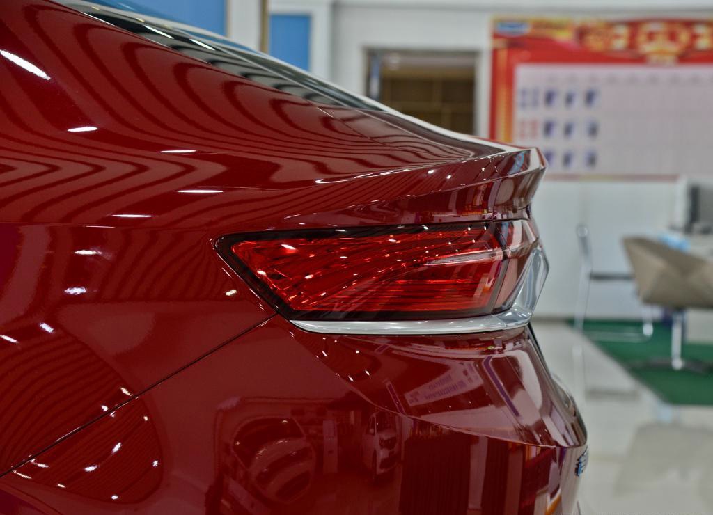 15万买紧凑型运动SUV，名爵HS和吉利星越怎么选？