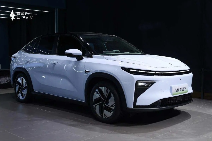 【e汽车】“双擎”同驱 吉利睿蓝7、睿蓝9引爆上海国际车展
