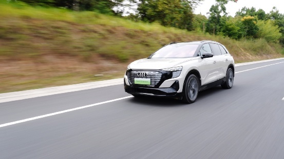 试驾奥迪Q5 e-tron，大厂出品比新势力更靠谱！