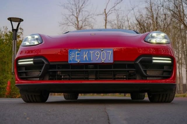 试驾保时捷Panamera GTS，那快0.1秒的信仰