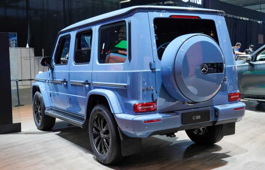奔驰G级G500搭载大V8引擎，配备三把锁，实现5.9秒破百