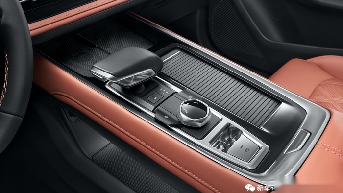 10万级家用SUV首选？第三代长安CS55PLUS售9.99万起