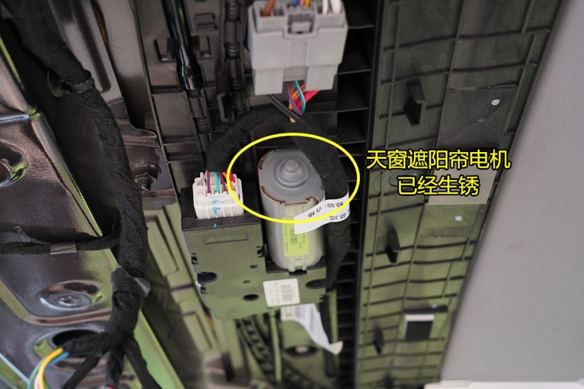 瑞虎8 PLUS 车顶拆解：工艺依旧是硬伤