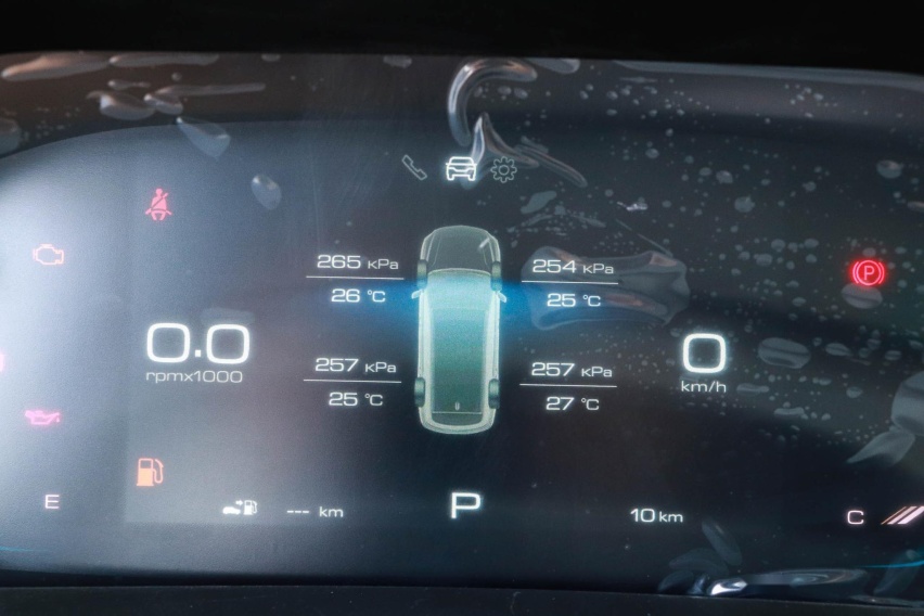 想买10万级质量好的MPV，可以看看这两款，空间大、油耗低、安全