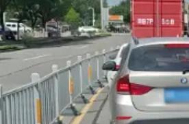 撞上加塞车谁担责？交警明确4种情形，不懂可能白吃亏