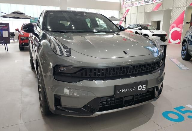 领克05刚到店就去拍它了，前万名客户当场折现数千元，真香