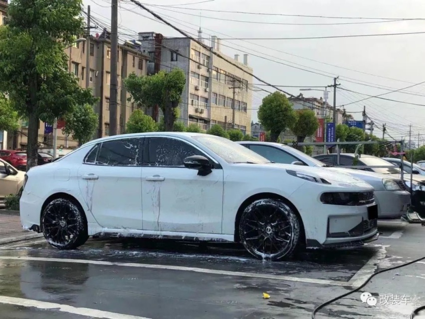 领克03从短簧到绞牙再到气动，最后还是选择换回绞牙走竞技风