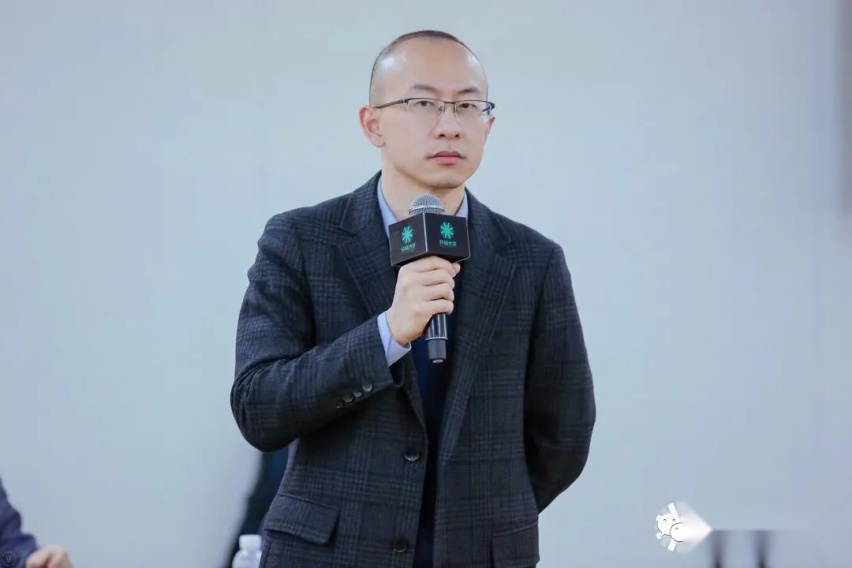 魏建军的组织3.0时代管理学、吴伯凡的新黑客时代的全新营销