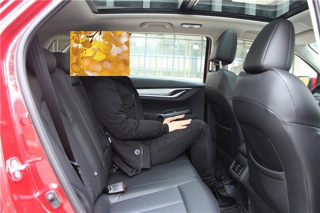 试驾长安CS55PLUS：它凭啥吸引路人？