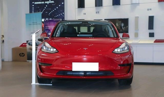 帕萨特：特斯拉Model3算什么豪车，还没我贵呢！