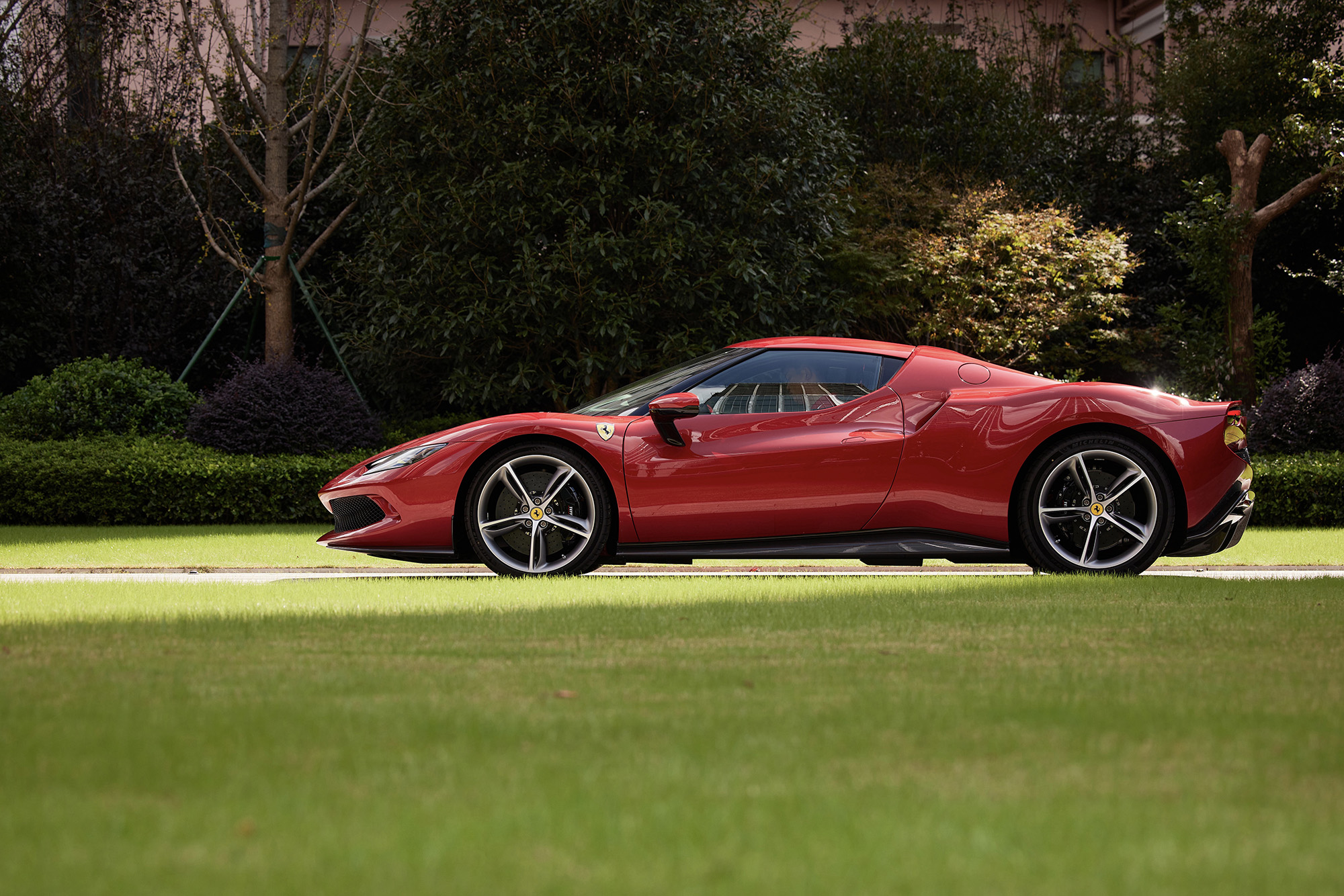 法拉利296 gtb,一台车掀起一场文艺复兴