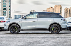 10.38万拿下中型SUV，近3米轴距+7.8秒加速+5.2L油耗，月销8000台