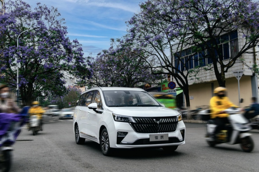 10万内拥有无敌第三排的七座MPV，没谁比五菱佳辰更懂空间了
